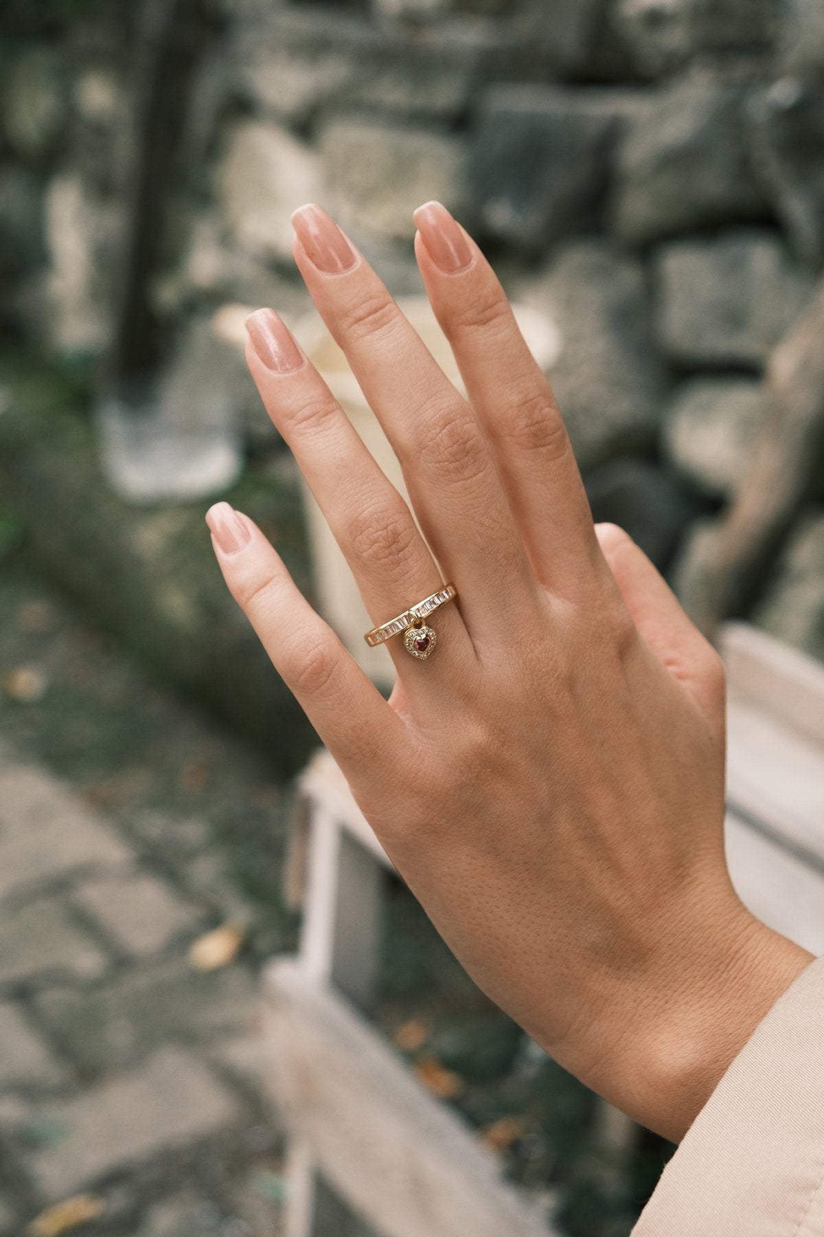 Baget Sıra Pembe Zirkon Kalp Sallantılı Minimal Yüzük