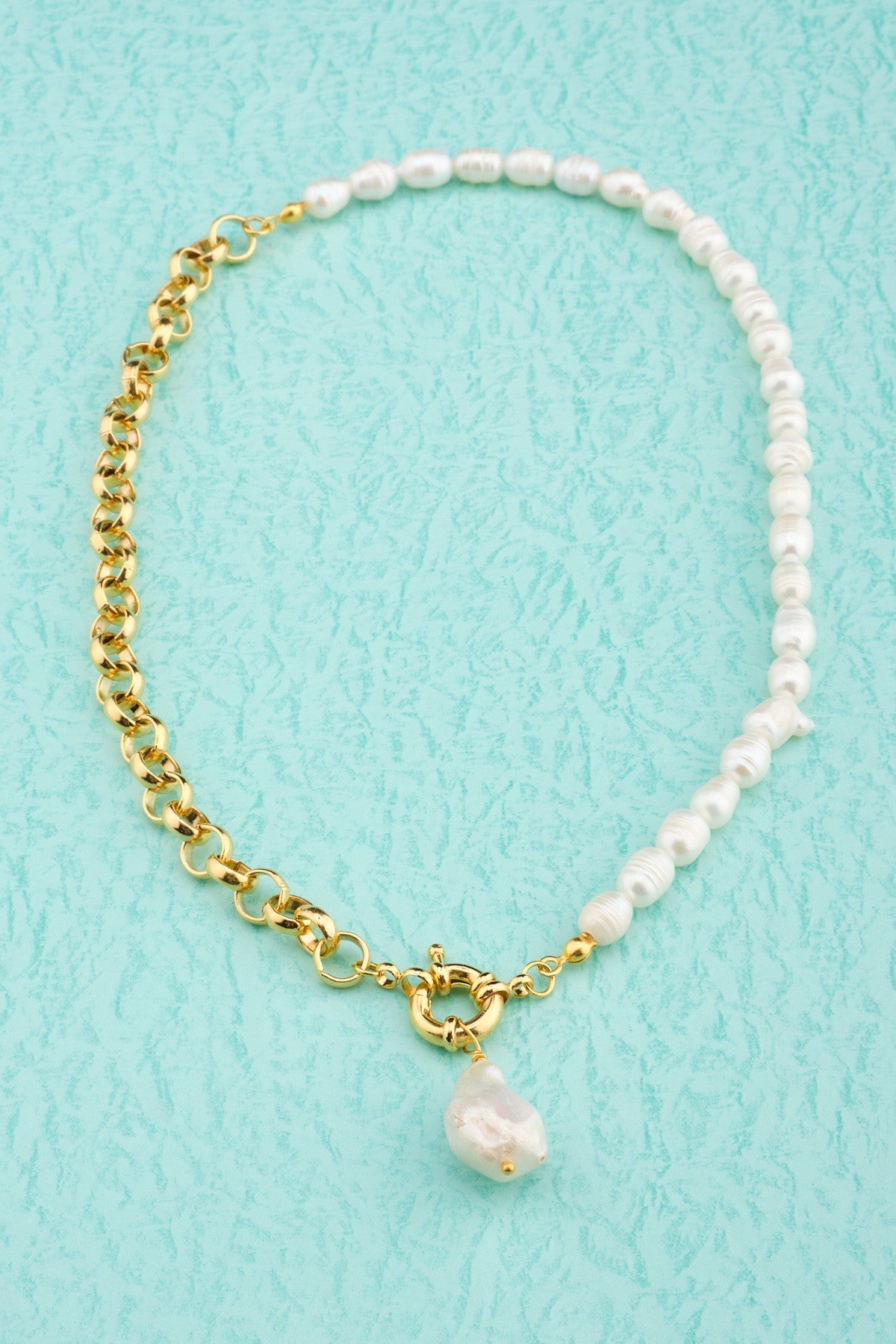 Barok Uçlu İnci Dizili Gemici Kilitli Altın Kaplama Kolye