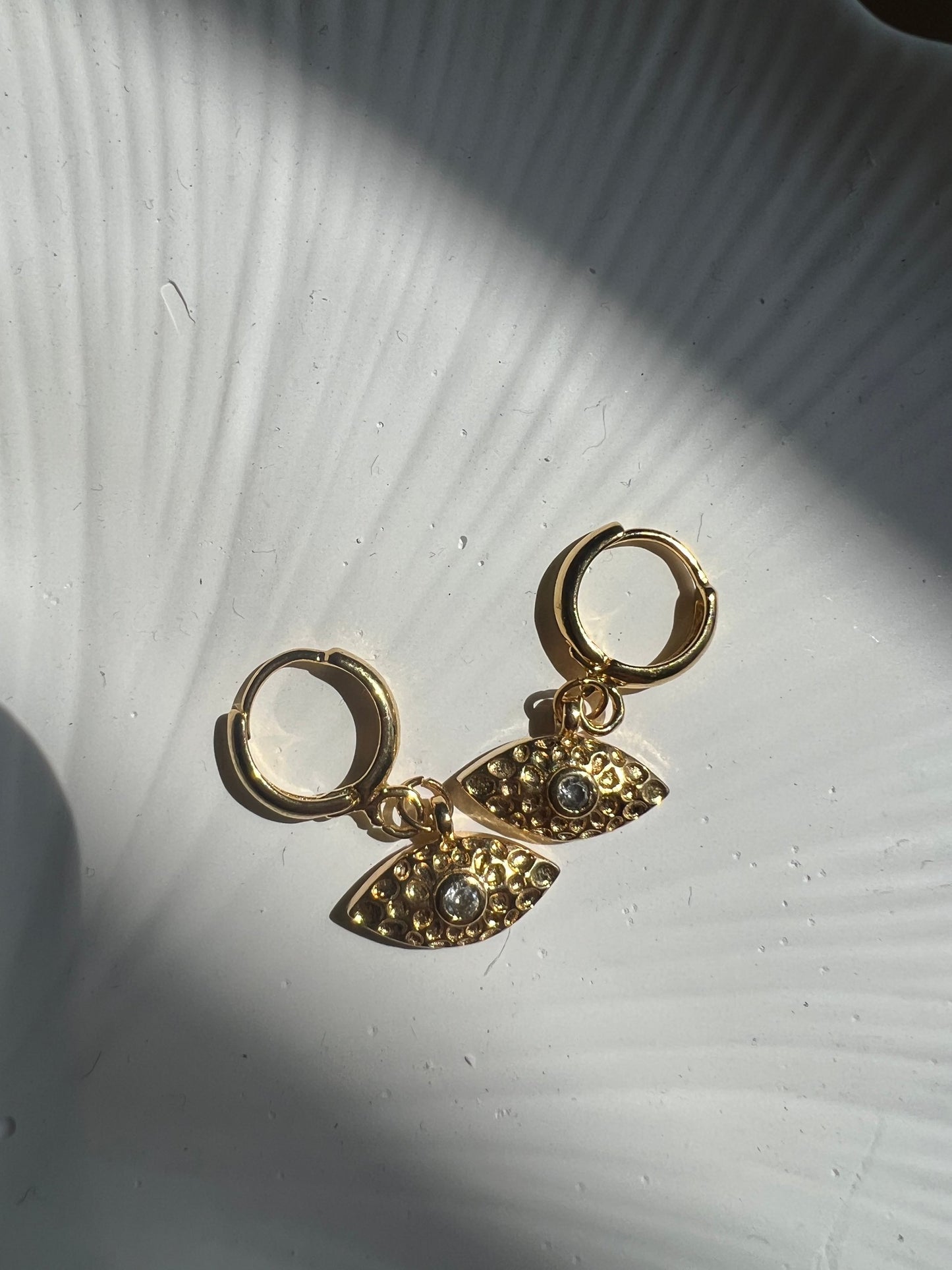 Zirkon Taşlı İstiridye Charm Küpe