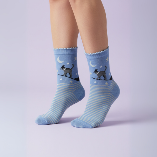 Uçan Süpürgeli Kedi Desenli Renkli Çorap