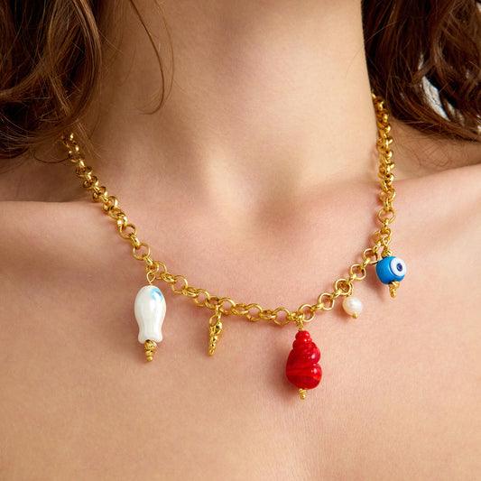 Nazar, inci, balık ve deniz kabuğu murano charm’lı altın zincir kolye