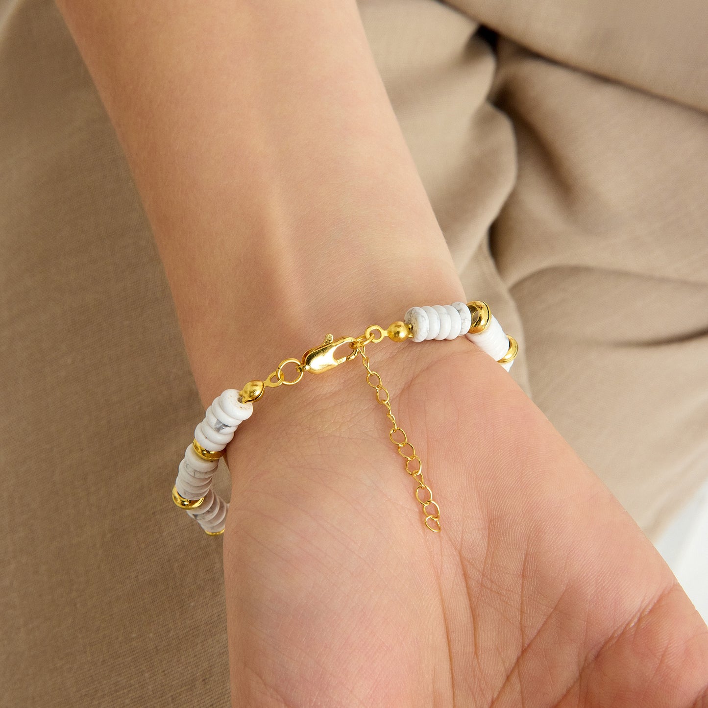 Havlit taşı ve sarı murano cam charm ile tasarlanmış altın detaylı yaz bilekliği – SOA Jewellery Soléa Bileklik