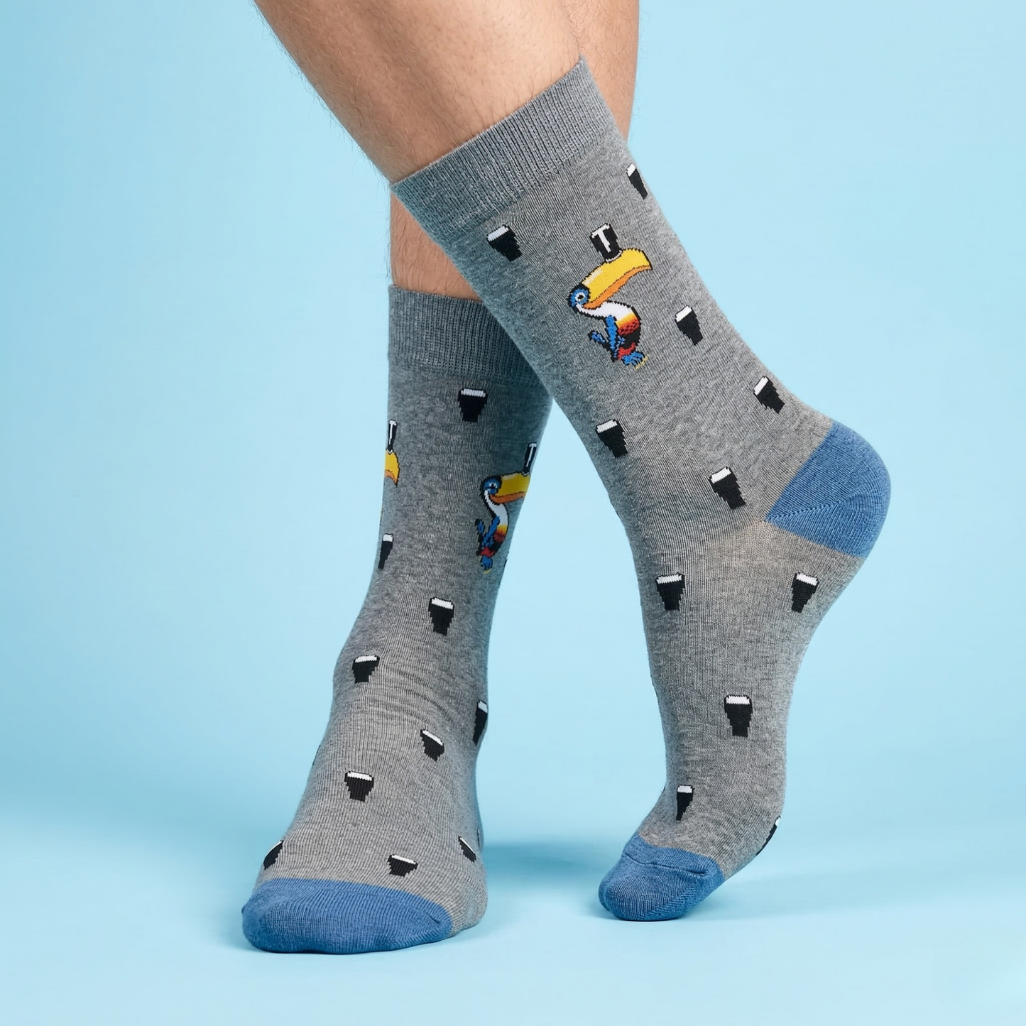 tukan kuşu ve bira desenli gri pamuk çorap