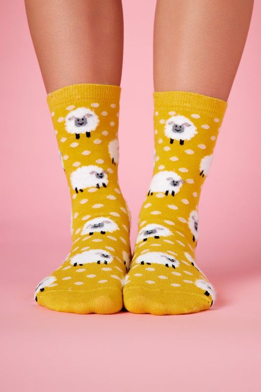 Puantiye Koyun Sarı Fon Desenli Renkli Çorap