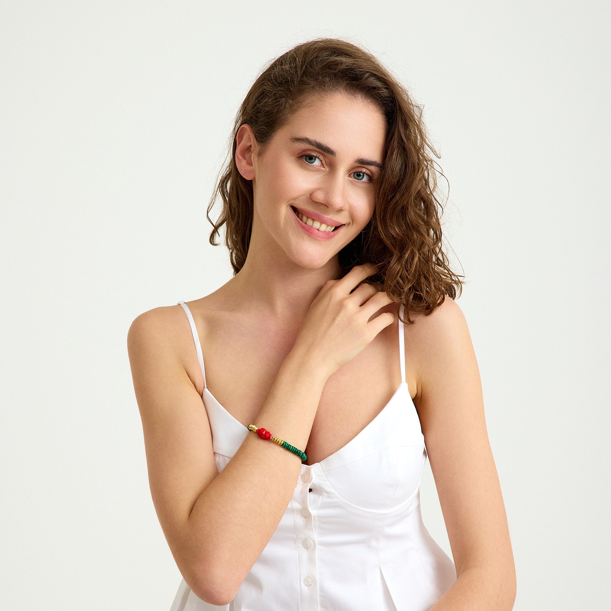 Malahit taşlı, kırmızı murano cam charm ve altın detaylı el yapımı bileklik – SOA Jewellery Soléna Koleksiyonu