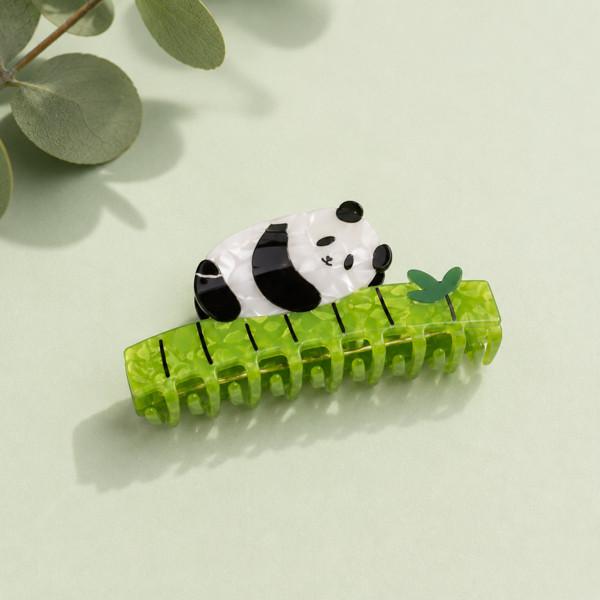 Yeşil bambu üzerinde panda figürlü Bambu Panda mandal saç tokası.