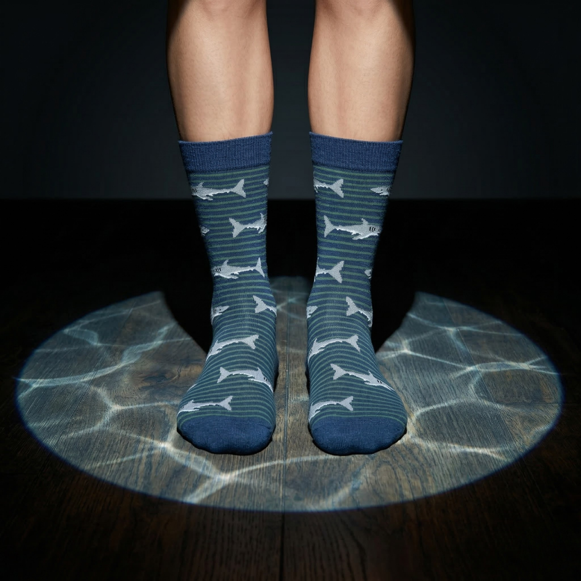 köpekbalığı desenli lacivert çizgili pamuk çorap