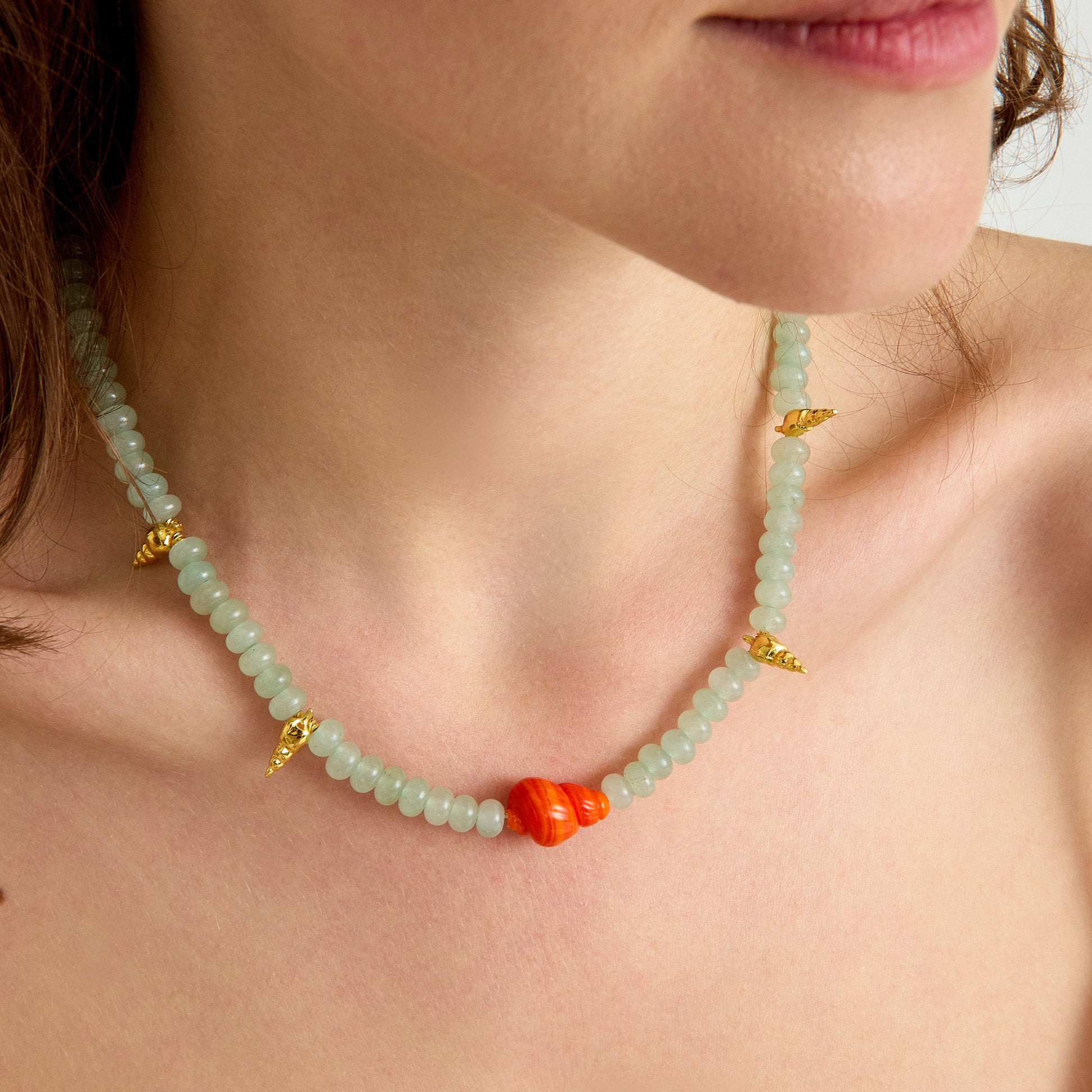 Aventurin taşı ve turuncu murano cam charm ile tasarlanmış altın detaylı el yapımı yaz kolyesi – SOA Jewellery Luma