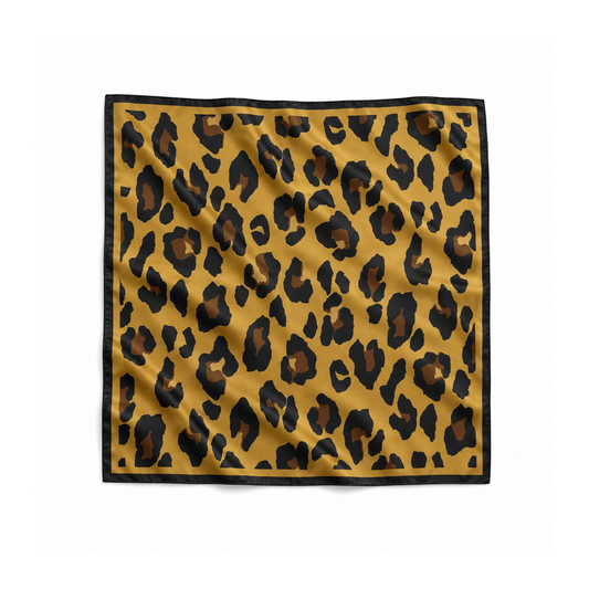 Savana 70x70 cm ipek fular, hardal zemin üzerinde siyah ve kahverengi leopar desenli Soul of Anatolia tasarımı