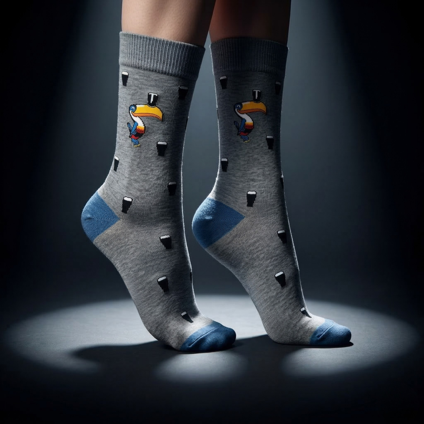 tukan kuşu ve bira desenli gri pamuk çorap